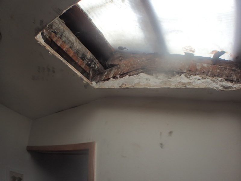 Cela fait apparaître la charpente afin de fixer notre structure bois